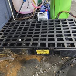 Spill Containment Pallets