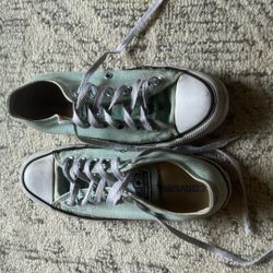 Light Blue Low Top Converse Woman’s 7 