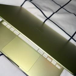Mac Book Neo Green 