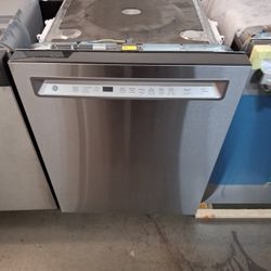 GE 24in Front Control Dishwasher With Dry Boost 