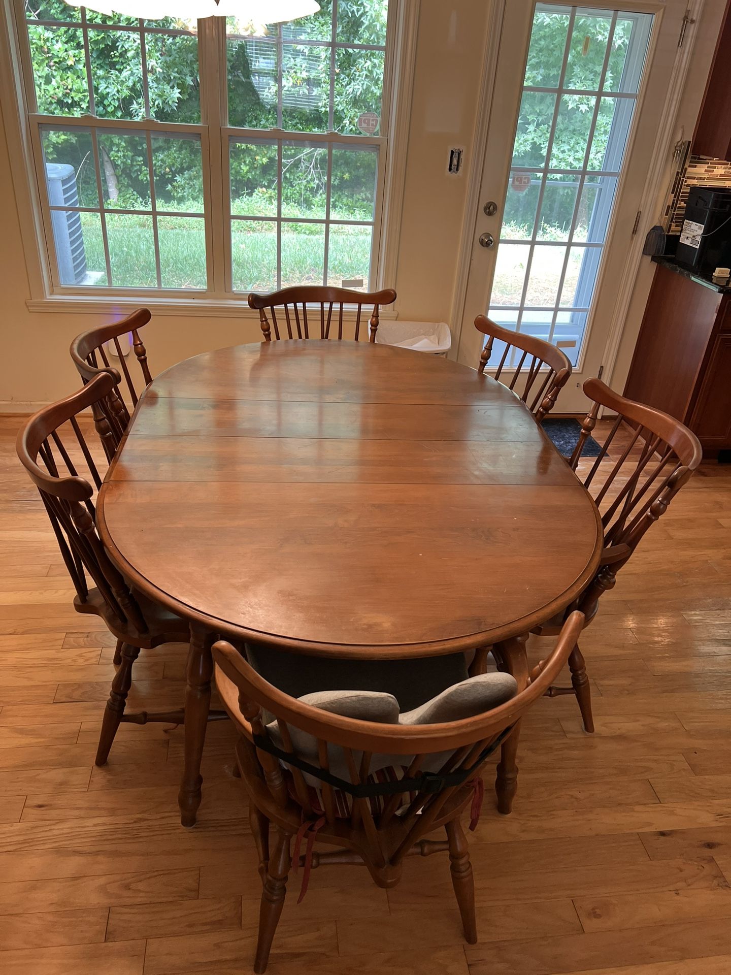 Wood Kitchen Table With 2 Removable Leafs And 6 Chairs 