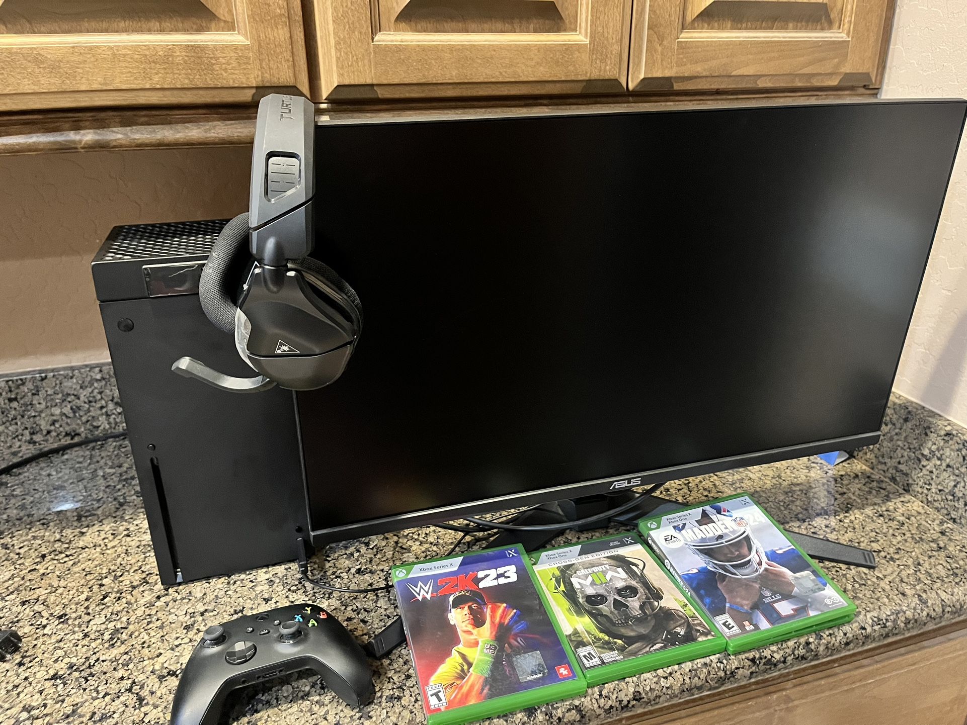 Xbox Series X With Gaming Monitor