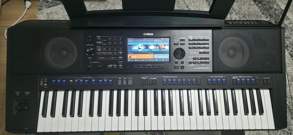 Yamaha PSR-SX900 61 Key Arranger Workstation Keyboard