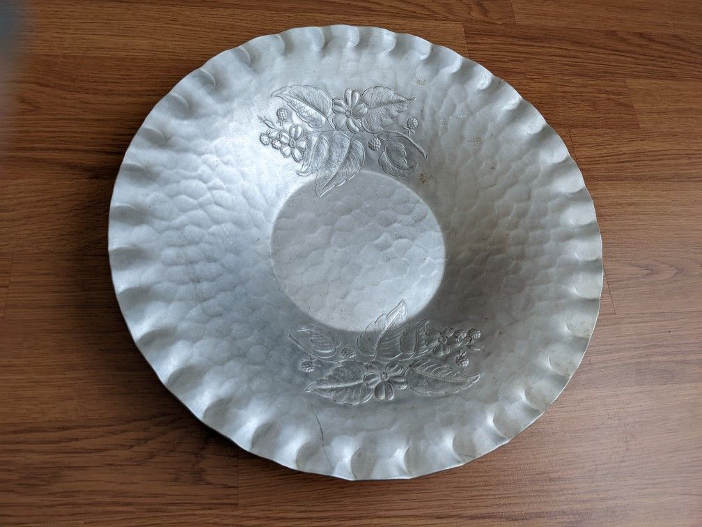 Hammered Aluminum Everlast Hand Forged Round Fluted Tray 15 Inches Diameter By 7 Base