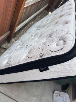 Full size mattress