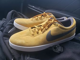 NIKE SNEAKERS SIZE 13 MENS SIGNATURE MODEL $50