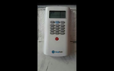 Full simplisafe alarm system with motion sensors