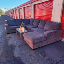 *Free delivery*Ashley Dark gray sectional U big sectional couch w/rug and coffee table cleaned