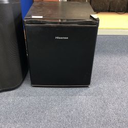 Hisense RR17D6ABE 1.6 Cu. Ft. Mini Fridge