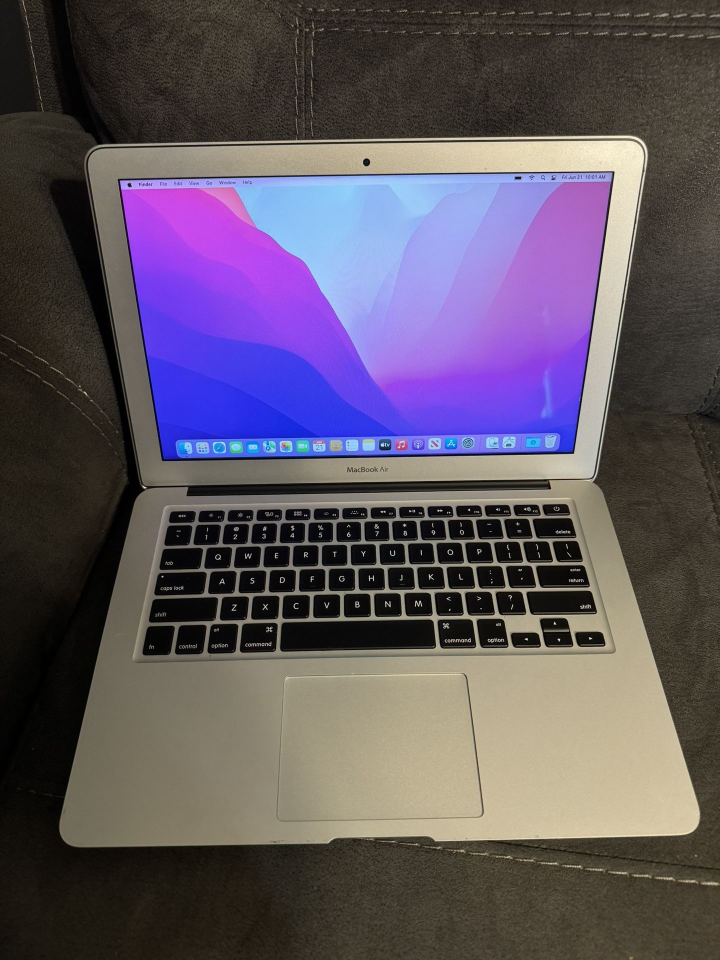 MacBook Air 2015 (13-inch) No Scratches, No Dents, Excellent Condition