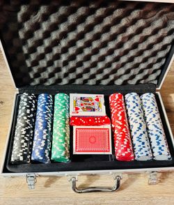 New Poker Chip Set – Aluminum Case, Chips, Cards & Dice