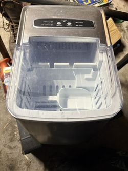 BRAND NEW ICE MAKER