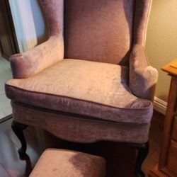 Like Brand New Wingback Chair and Small Matching Ottoman.  Perfect Condition!!!!

Located in a spare bedroom and never used.  From a smokefree home.  