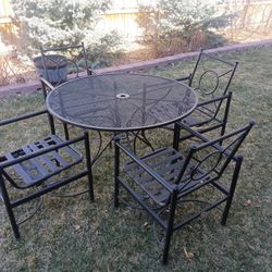 Iron Outdoor Patio Furniture Table W 4 Hampton Bay Reclining Chairs