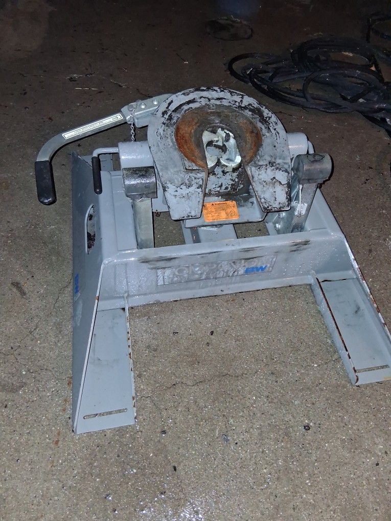 5th Wheel Tow Hitch In Great Working Condition Asking 150$ Obo 