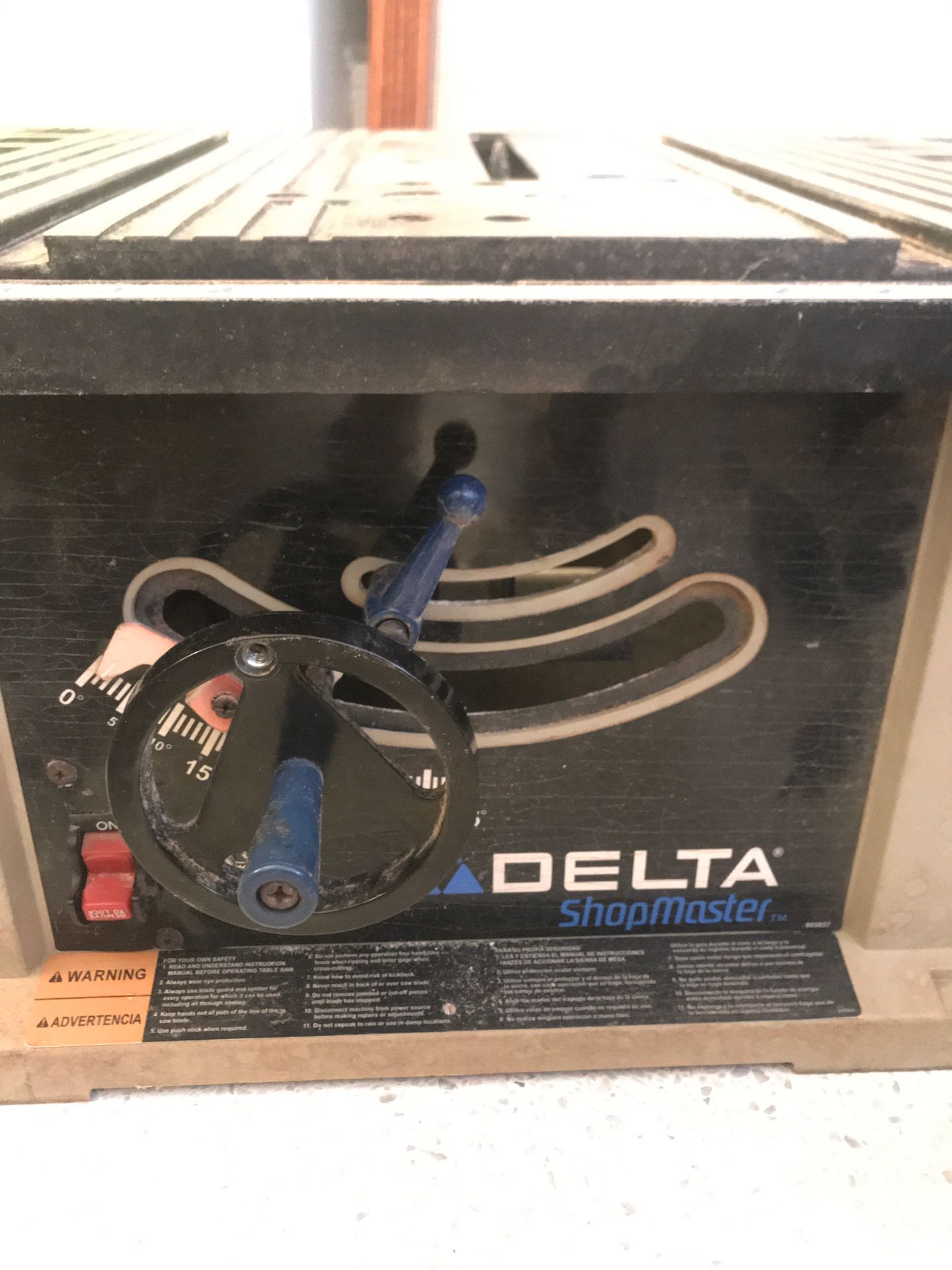 Delta table saw w/extra blade