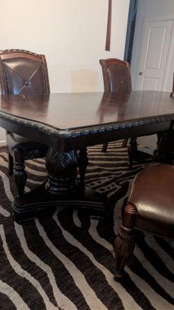 Steve Silver Furniture Antoinette Dining Table Set