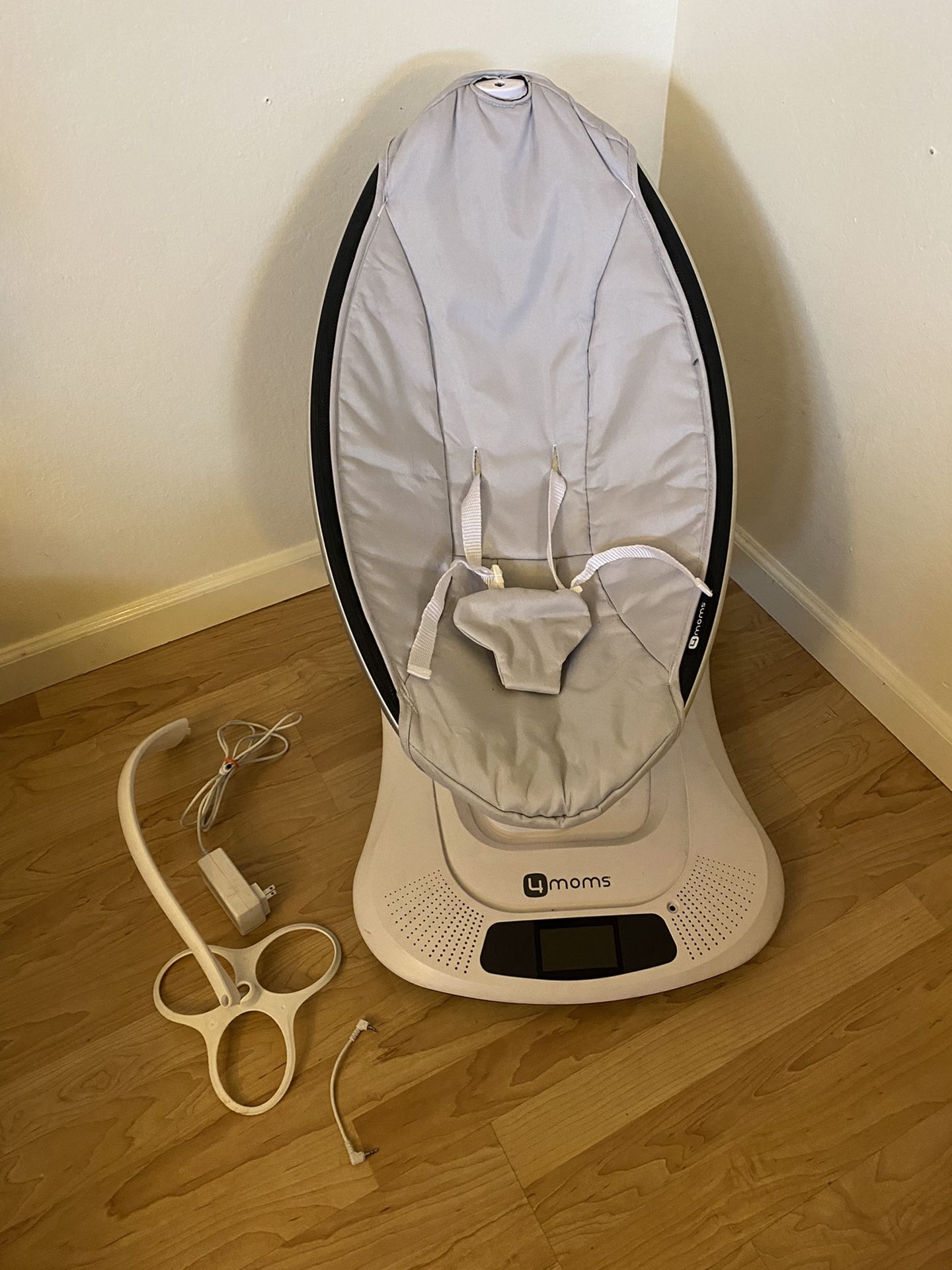 4moms mamaRoo 4 Multi-Motion Baby Swing, Bluetooth Baby Rocker with 5 Unique Motions,