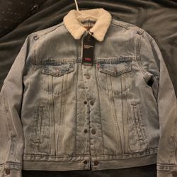 Levi's Sherpa Trucker Jacket  Women Large size