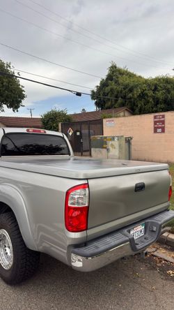 Toyota Tundra bed cover
