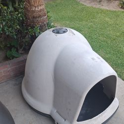 Used Igloo Dog House 