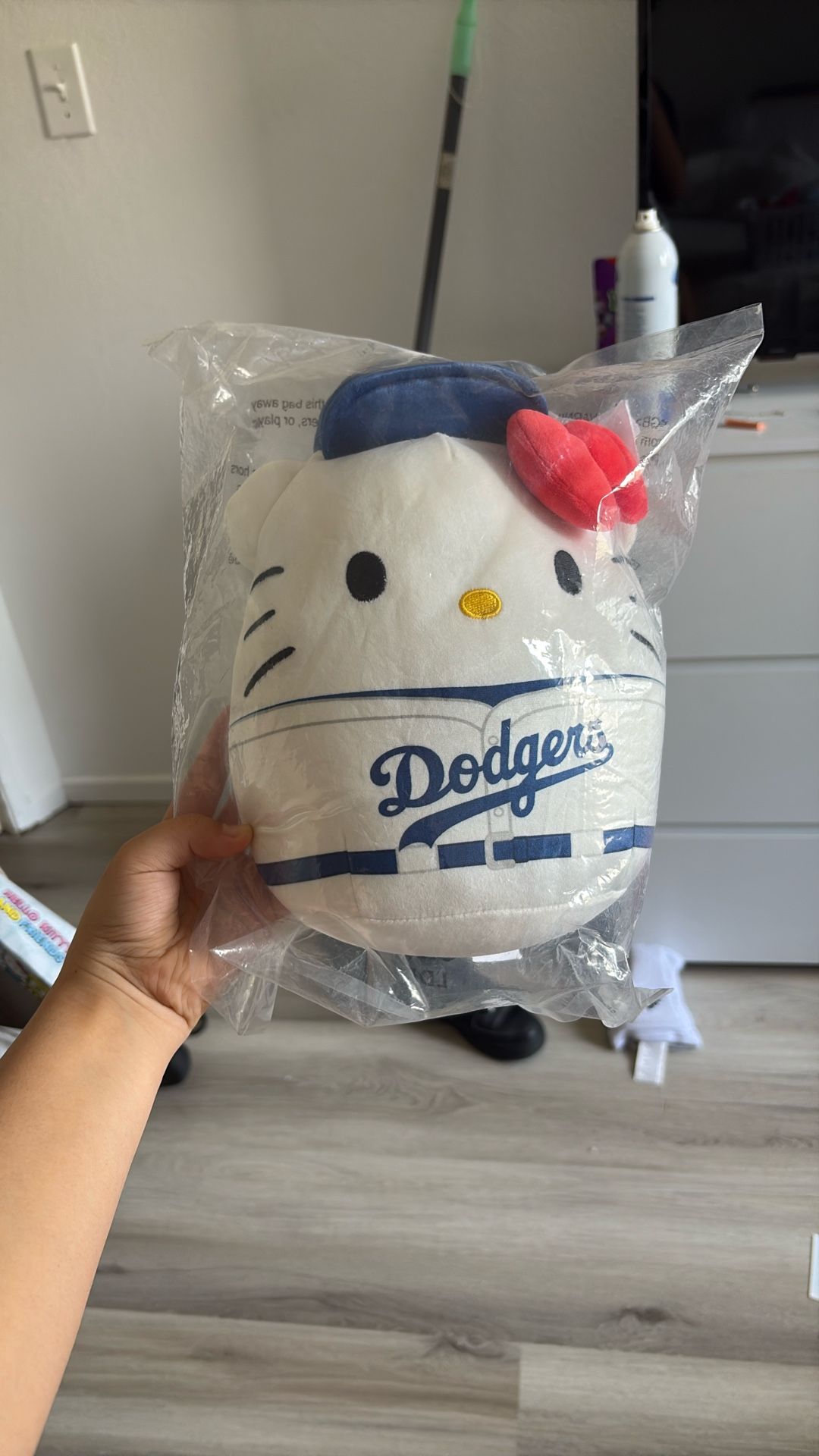 hello kitty dodgers