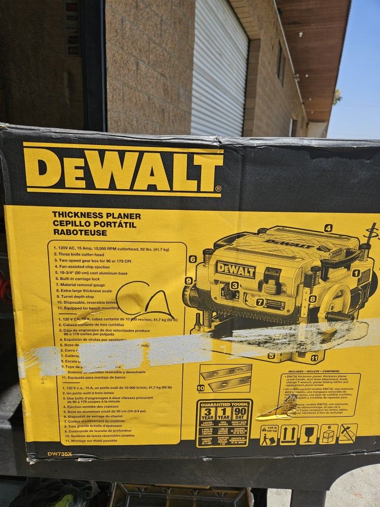 Woodworking_ Tools / Planers
11.2k
DEWALT
15 Amp Corded 13 in
Heavy-Duty 2-Speed Bench
Planer with (3) Knives, In
Feed Table and Out Feed
Table