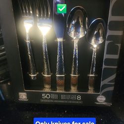 New, Oneida Illuma, Knives  (16 Pieces)