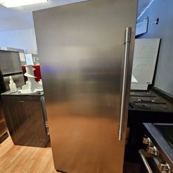 Beautiful Freezer  Frigidaire