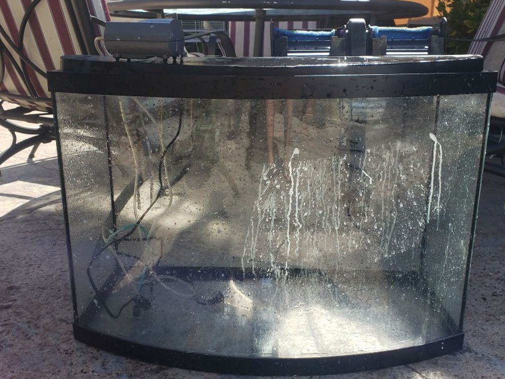 32 Gallon Bow Front With Filter