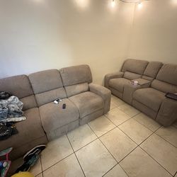 Power Reclining Sofa Set w/ USB & Cup Holders – Excellent Condition