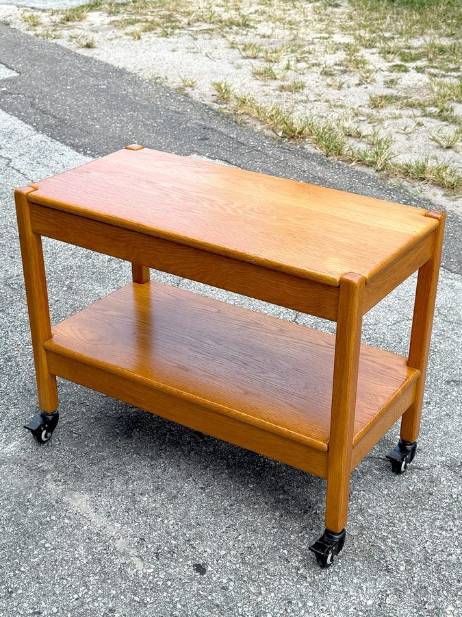 Solid Oak Rolling Media Table W/ Shelf-NEW COND.