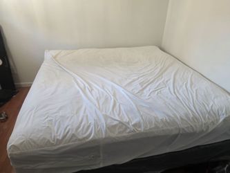 FREE GRATIS KING SIZE BED AND BED FRAME