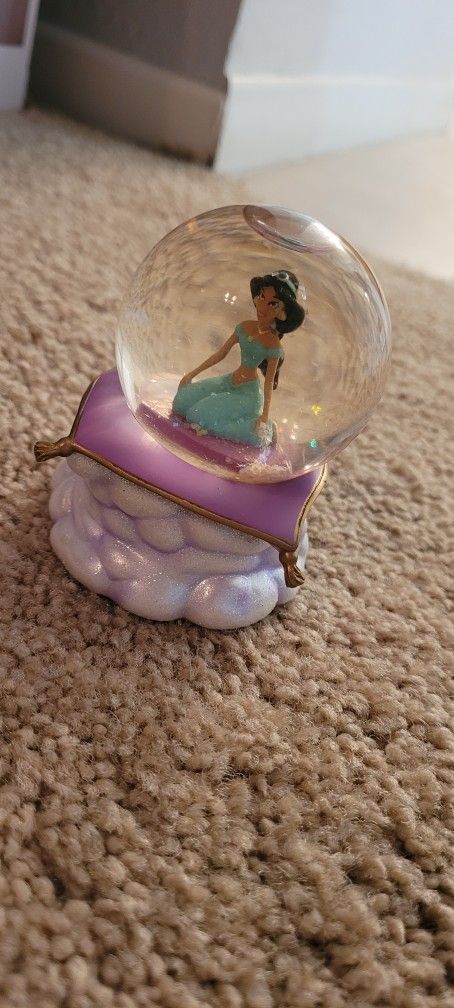 NIB Vintage Disney Jasmine Snowglobe