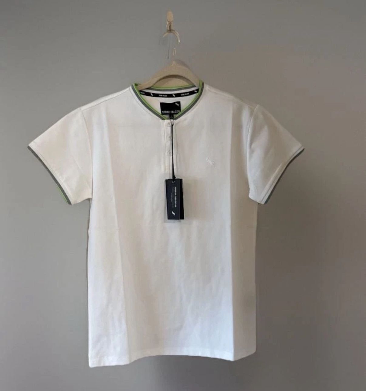 Stone Falcon Men’s V-Neck Pullover Shirt White Small NWT Green Grey Trim