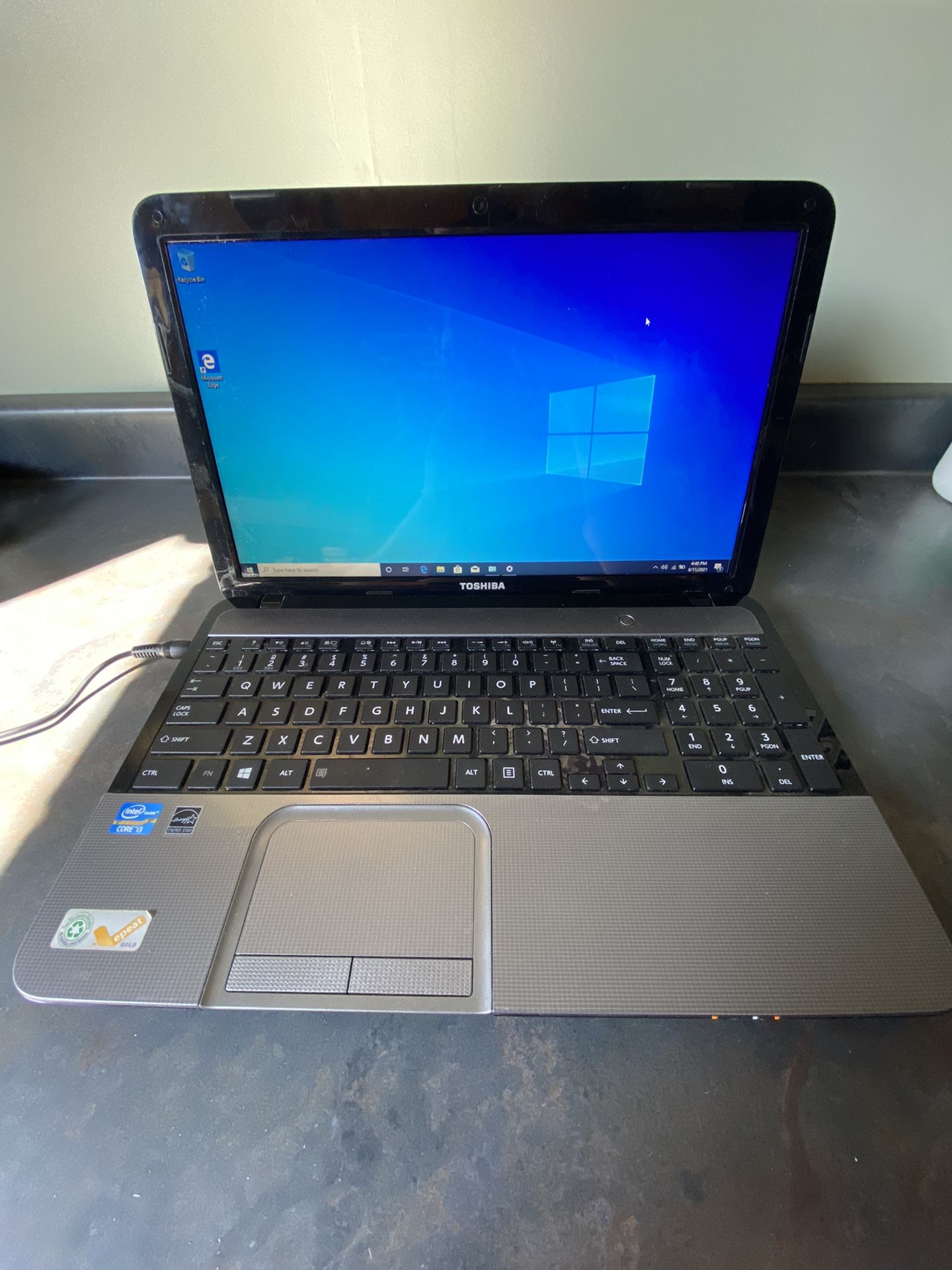 Toshiba Laptop. Webcam. 128 SSD