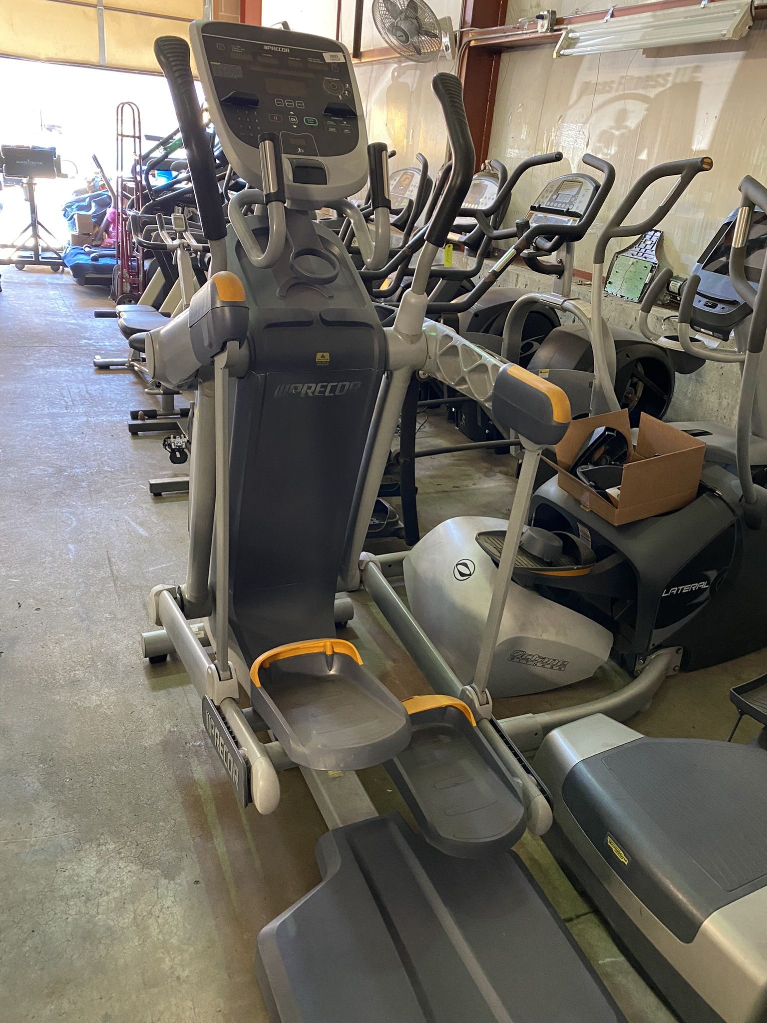 Precor Amt100i Elliptical With P30 Console
