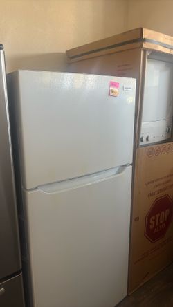 NEW FRIGIDAIRE WHITE TOP MOUNT REFRIGERATOR 
