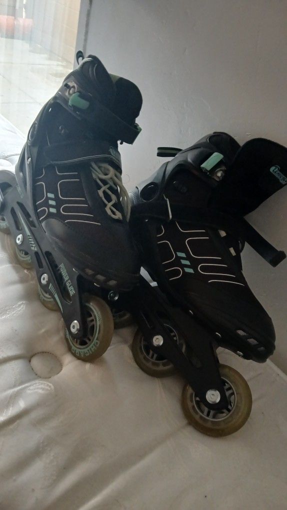 Used Size 9 Rollerblades And Pads