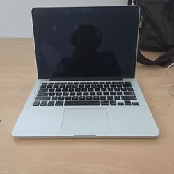 13 Inch APPLE Laptop