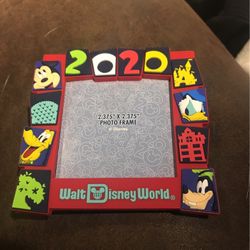 NEW DISNEY WORLD 2020 PHOTO PICTURE FRAME USE AS MAGNET OR STANDING  4"x4"