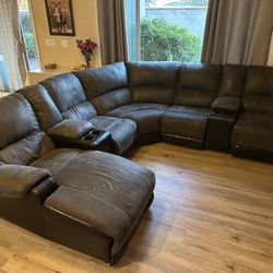 Sectional Couch With Chez & 2 Reclining Seats