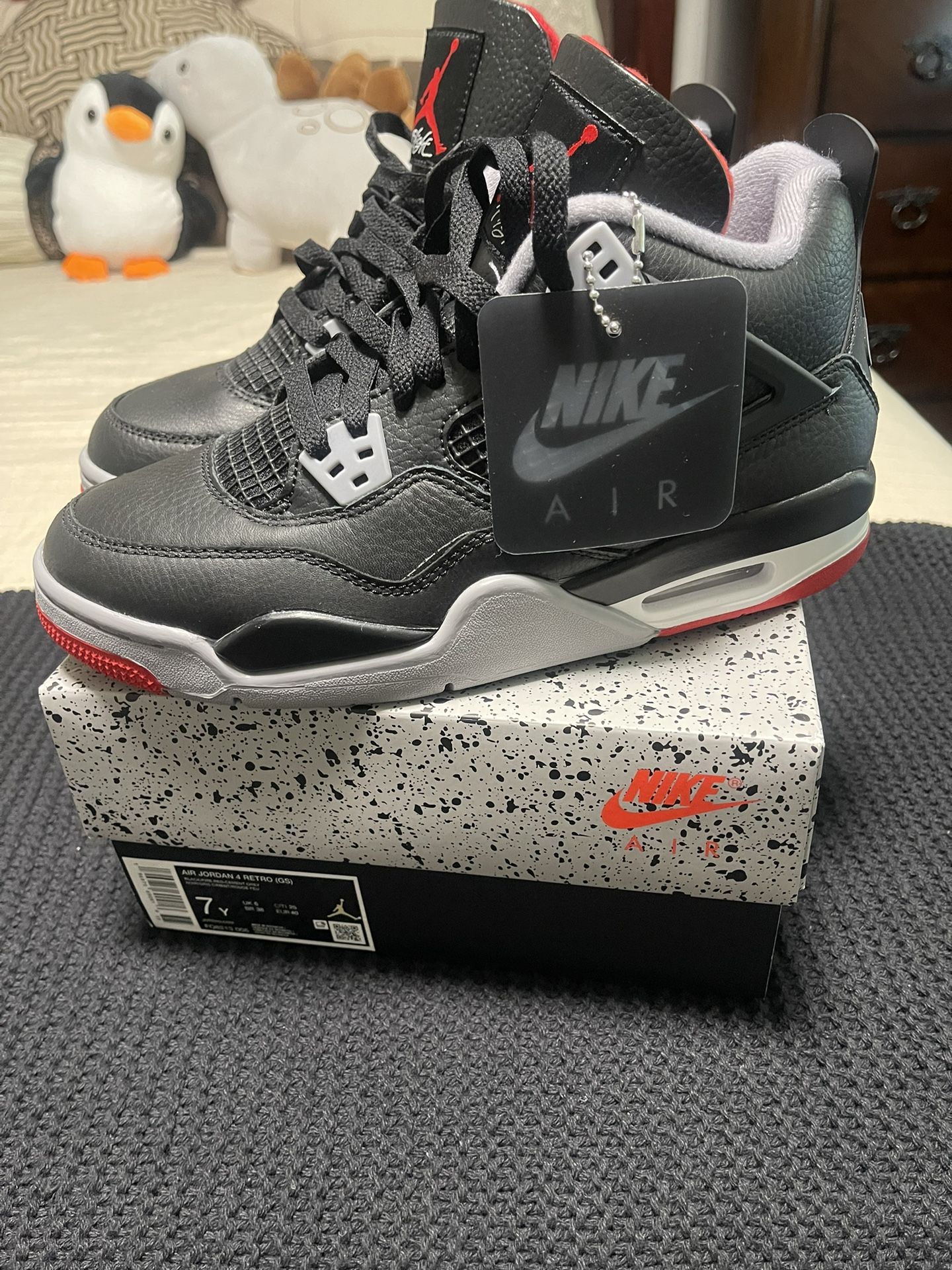 Air Jordan 4 RETRO ( GS ) $250 NEW