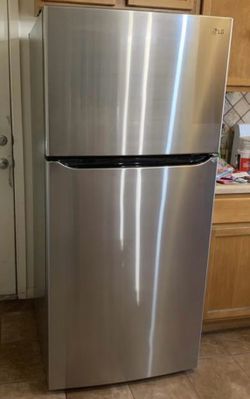 LG Stainless Steel Top-Freezer Refrigerator