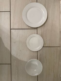 Gibson White Dinnerware – Service for 16