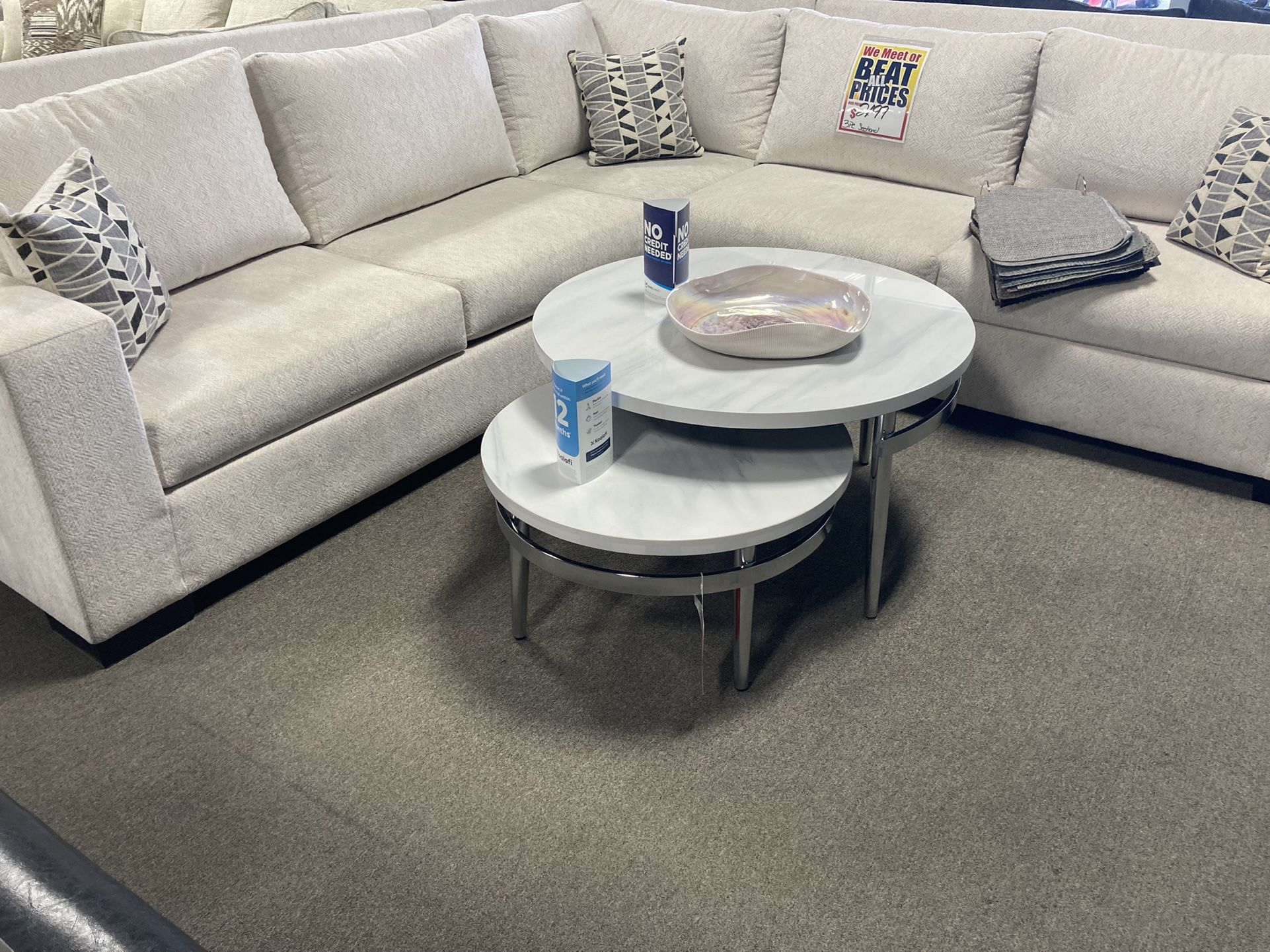 Stunning Sectional 🤍👍 Easy Financing Available 💛🎉 Free Delivery 📦