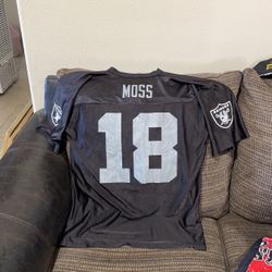 Size Large MOSS 18. Raiders jersey.