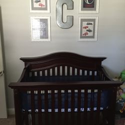 Crib/Toddler Bed & Dresser/Changing Table 