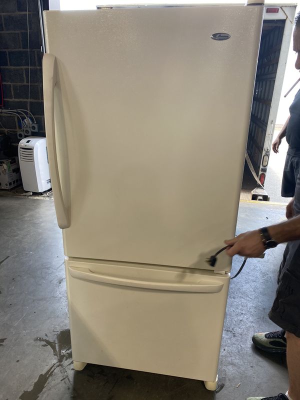 30” Amana bottom freezer refrigerator creme color for Sale in East