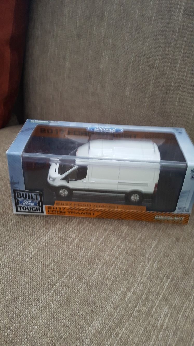 1/43 2017 Ford Transit limited edition